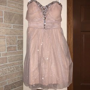 LIKE NEW STRAPLESS HOMECOMING DRESS